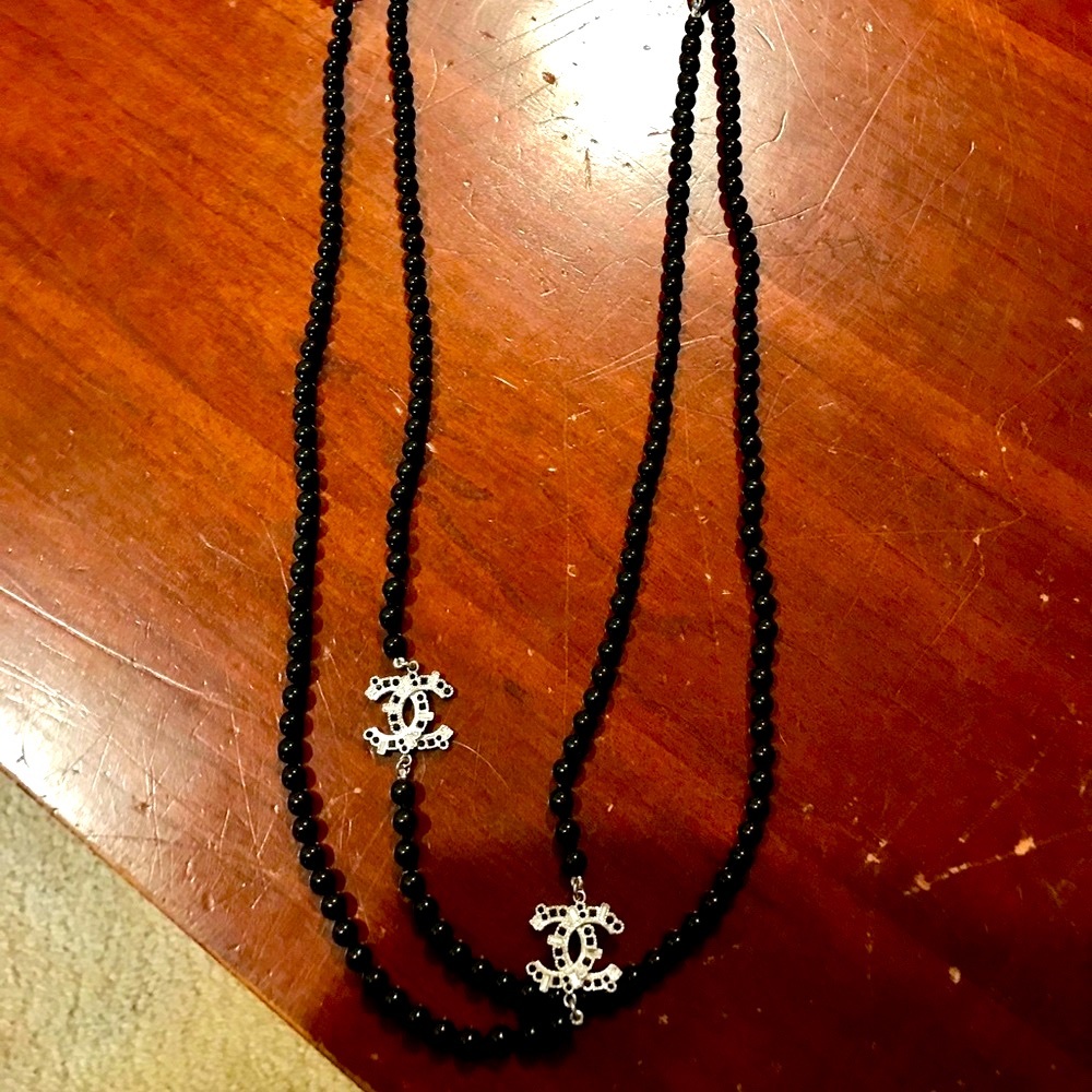 Gorgeous Chanel Black Faux Pearl Necklace MINT